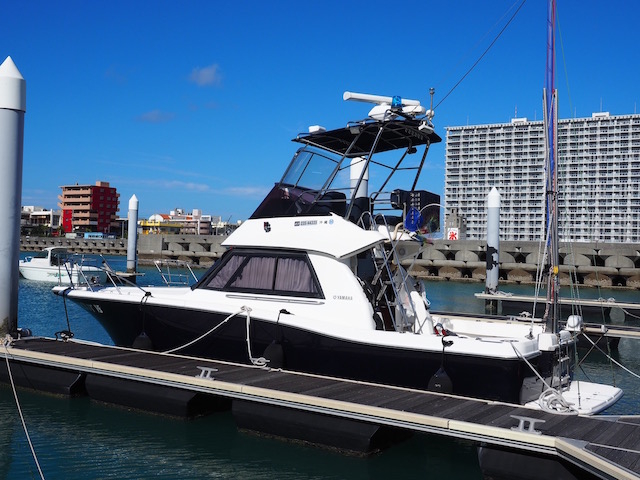YAMAHA製、長さ約10mのクルーザー「エレーラ」_MURIBUSHI Ocean Service