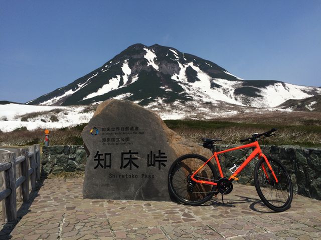 クロスバイクもディスクブレーキ付きで、下り坂も安心。_知床サイクリングサポート