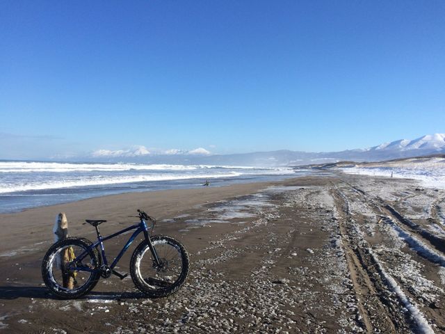 冬もファットバイクやスパイクタイヤで走れます。_知床サイクリングサポート