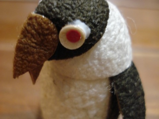 繭人形作品ペンギン¥1500_<民芸茶房>やまが門前美術館
