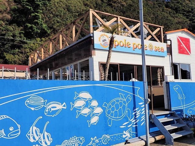 店舗入口
フリースペース駐車場側になります。_polepole@sea