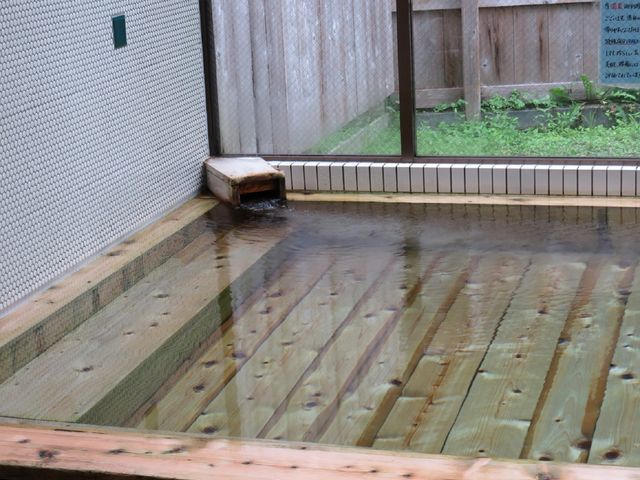 天然温泉100%かけ流しひのき風呂_日光・まなかの森