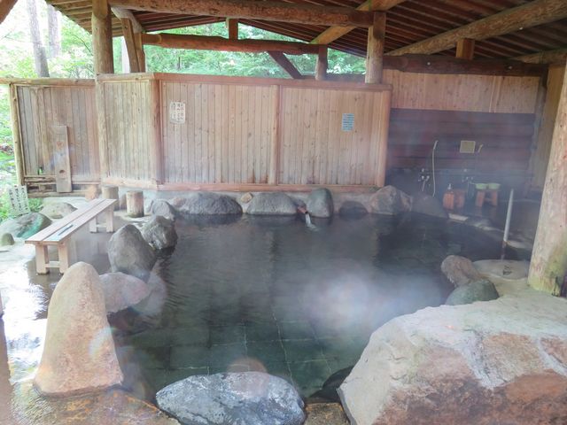 天然温泉100%かけ流し露天風呂_日光・まなかの森