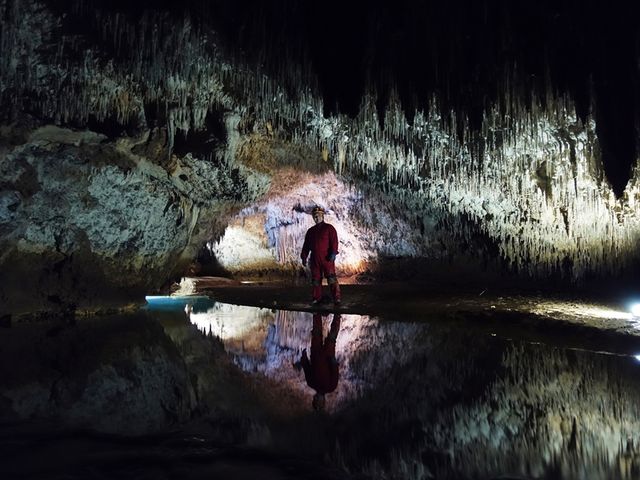 こちらは、島で一番の白さを誇る水連洞!2回目以降の方がご参加出来ます!_ケイビング&ダイビング シードリーム沖泳良部