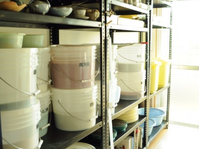 器の色は8色の中からお選び頂けます。_陶芸教室 ceramic studio QUM