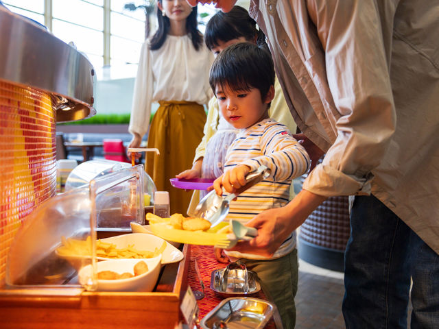 ベビーカーのままでも店内入店可能。さらに小さなお子様専用のブッフェ台も完備_シェラトン・グランデ・トーキョーベイ・ホテル