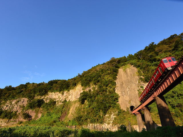崖から飛び出す列車!?ぶんご大野には絶景スポットたくさん♪_里の旅リゾート ロッジきよかわ