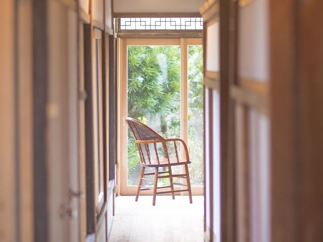 回廊を活用したラウンジ。_SURF CITY 宮崎