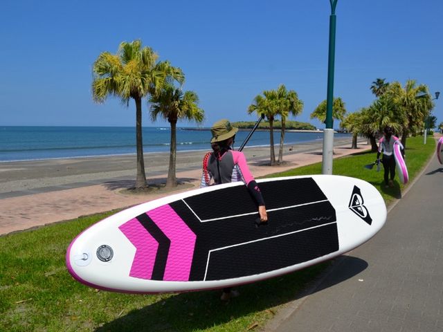 目の前は、青島海岸。波も穏やかで、SUPに最適です。_SURF CITY 宮崎