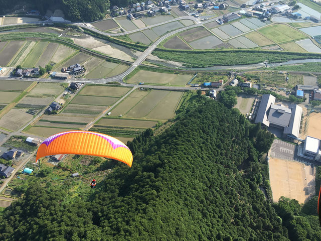 飛びながら景色を楽しみます_TAKパラグライダースクール