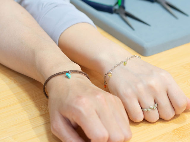 お互いのアクセサリーを制作しあって完成!_タビノキセキ