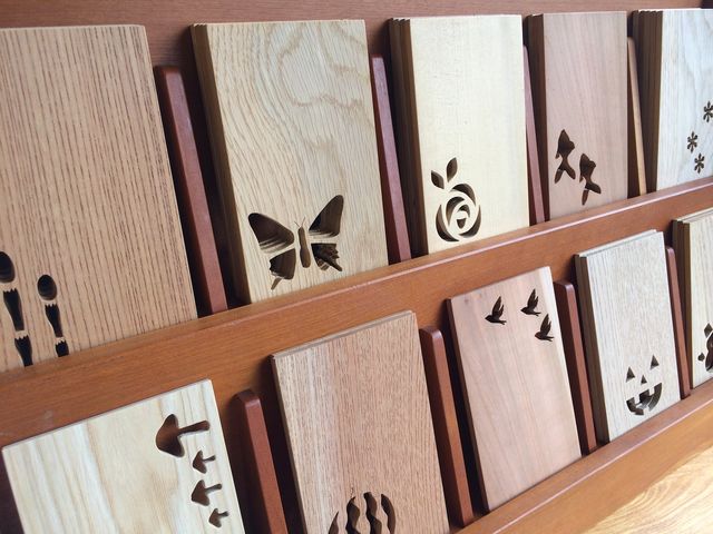 季節にあわせた抜き絵のハガキもあります。_マサチロ雑貨店