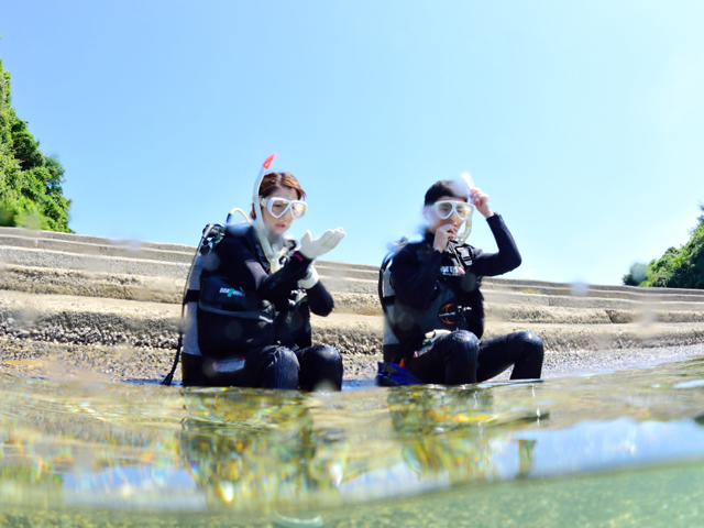 浅瀬からゆっくりスタートするので未経験者でも安心して楽しめます_ダイビングサービス海だより