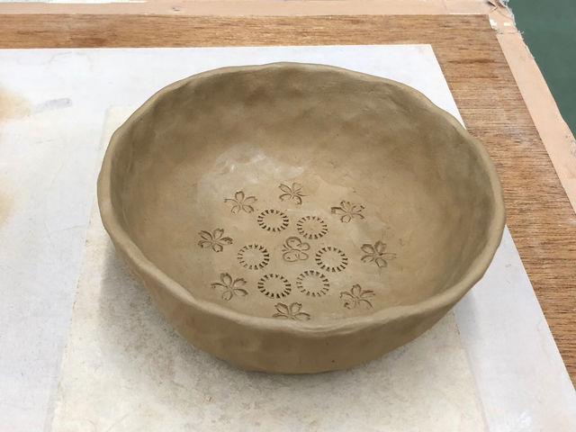 手づくりの味わいを残したい。じっくり土を触りたい方には手びねりがオススメ!_陶工房こもん堂