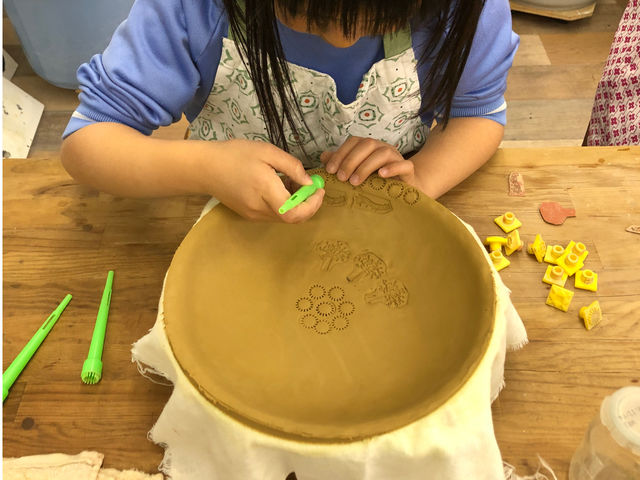 小さなお子様にも出来る体験もあります_陶工房こもん堂