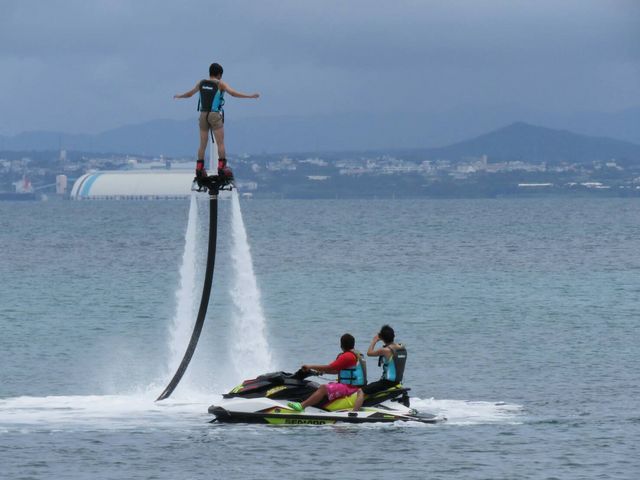 人気のフライーボート初心者でも弊社は3メートルまで上げますよ!!_沖縄ブルーリンク