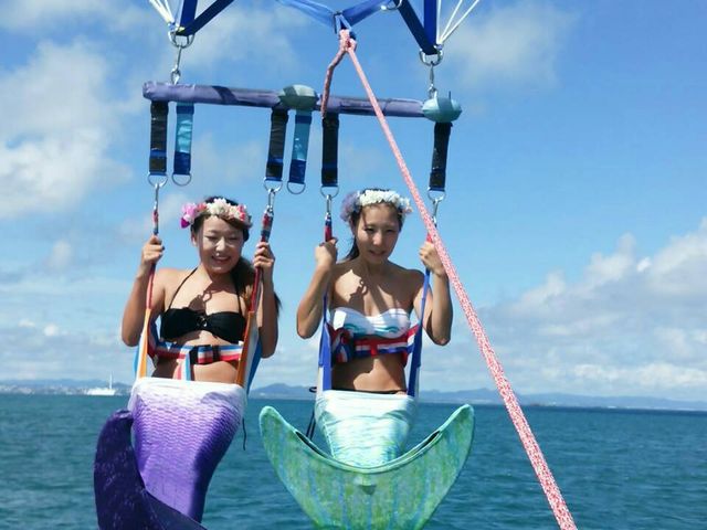 沖縄の海は水中だけじゃない!!水上200メートルからも楽しめます。_沖縄ブルーリンク