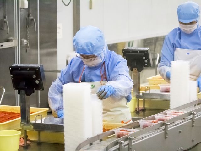 ふくやの明太子を作っている工場はここだけ。間近で製造工程を見てみよう!_ふくや味の明太子工場ハクハク