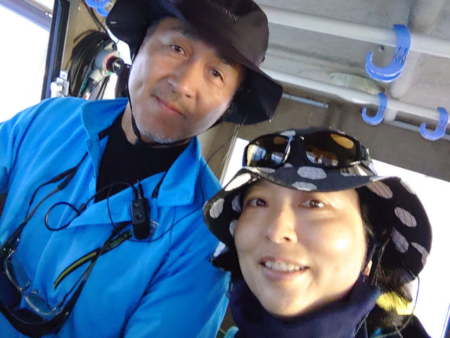 夫婦二人で乗船しています
初心者に釣り方を教えたり
イカ釣りシーズンは
イカを締めたりサポートします_せとうち丸(フィッシングセンターえばし)
