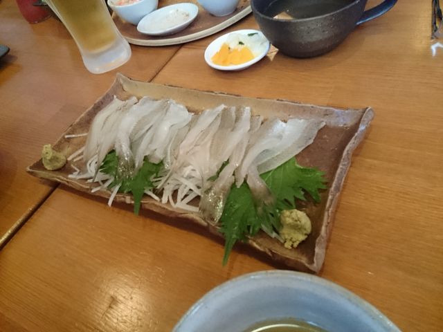 釣ったシロギスは
天ぷら以外も!
オススメは刺身です!_せとうち丸(フィッシングセンターえばし)