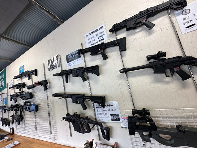 レンタルできるエアガンは20種類以上!!
好きな銃をもってサバゲー体験しましょう!_ユニオン ベース