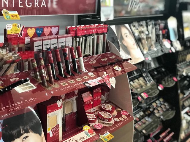 コスメ売場も併設しています_アークオアシス仙台泉店