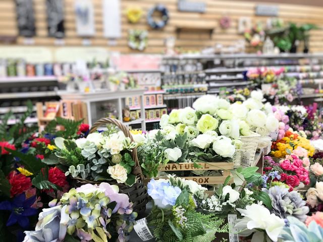 造花コーナーでは人気のハーバリウム材料もございます_アークオアシス金沢店