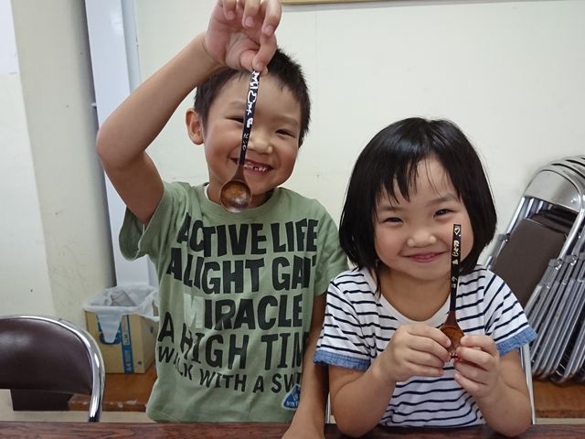 小さなお子様でも漆芸体験が可能です。最年少は1歳半のお子様です。_工房ヤマセン辻佛檀