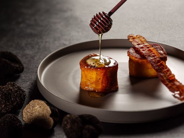 フレンチトースト トリュフバターはライブキッチンから提供_なんばオリエンタルホテル Bloom Field DINING