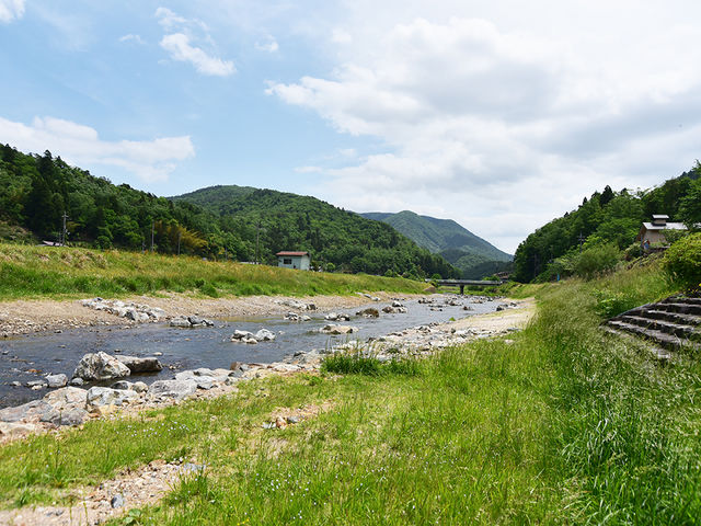 人気の川遊び。_シルク温泉
