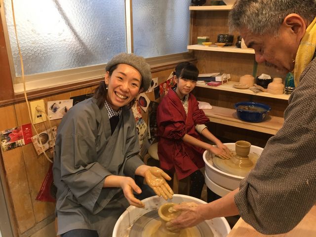 職人さんが丁寧に教えてくれます。_俊山窯