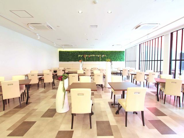 変なホテル内 レストラン店内。落合シェフ監修のメニューをお楽しみください。_変なホテル ラグーナテンボス