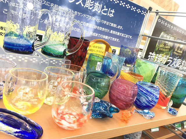 色々な種類の琉球グラスは彫刻だけでなくお土産にも♪_ドゥーシーラボ