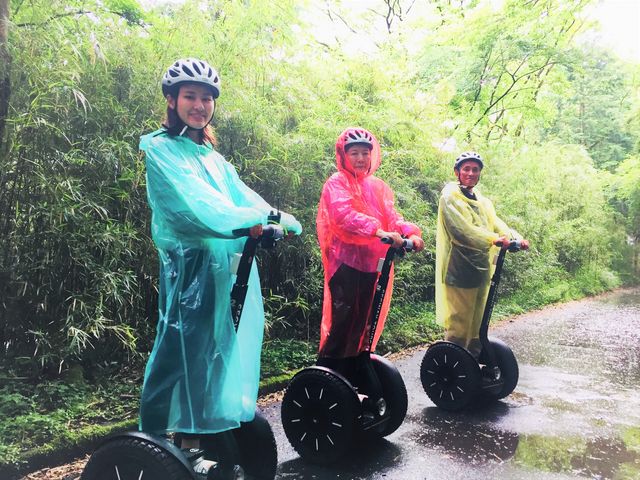 小雨の日はカッパを着て散策へ。_箱根芦ノ湖セグウェイツアー