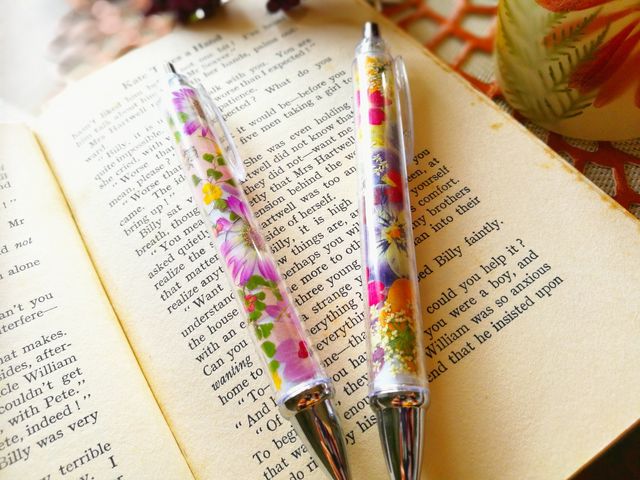 【体験】体験レッスンでは押し花ボールペンと押し花シャープペンの2本を制作します。押し花でかわいいペンを作ってみよう♪_押し花教室 roseblanche ロゼブランシュ