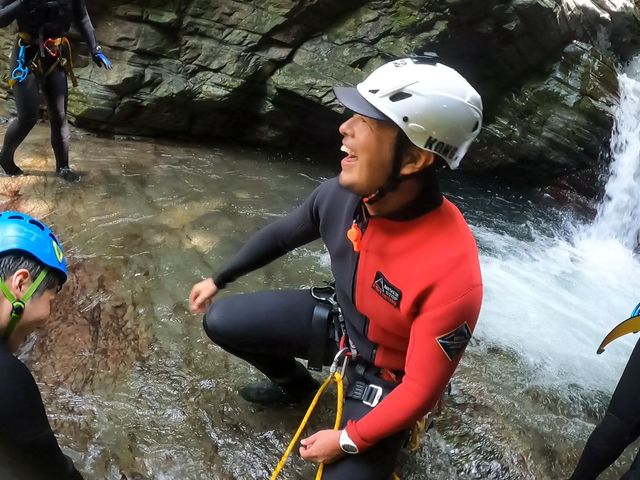 海外での登山ガイド経験や国際基準の救命救急法の資格を持ったガイドが責任を持ってご案内します。_HABU ASOBI