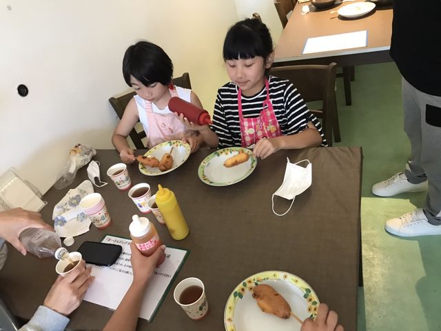 自分で作ったできたてまーさんドッグの味は格別!_沖縄風アメリカンドッグ専門店 まーさんドッグ