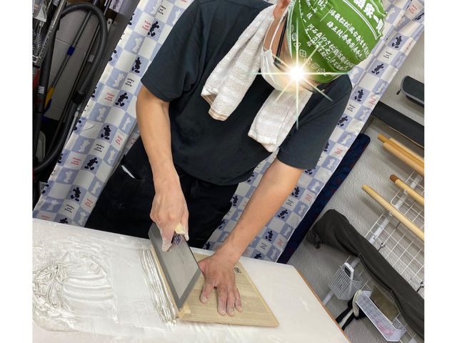 仕上げはパパ。飲食店の方なので包丁はお手の物。初体験とは思えない仕上がりです。_そばうちくらぶ わくわく