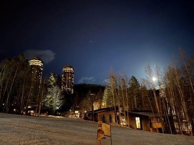 スキーシーズン:幻想的な夜のトマム_北海道アクセスネットワーク株式会社