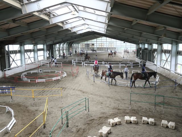 屋内練習場完備で天候関係なく楽しめます。_ヴィテン乗馬クラブ・クレイン金沢