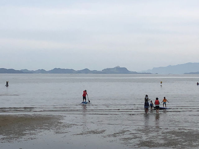 遠浅のビーチはお子様も安心して遊べます_me-too SUP