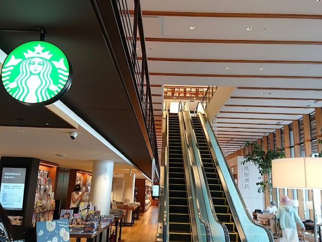 スターバックスコーヒー 蔦屋書店 和歌山市民図書館店