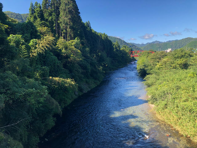 美山の道の駅、ふらっと美山に繋がる、赤い橋の近くにあります_urujyuの金継ぎ教室