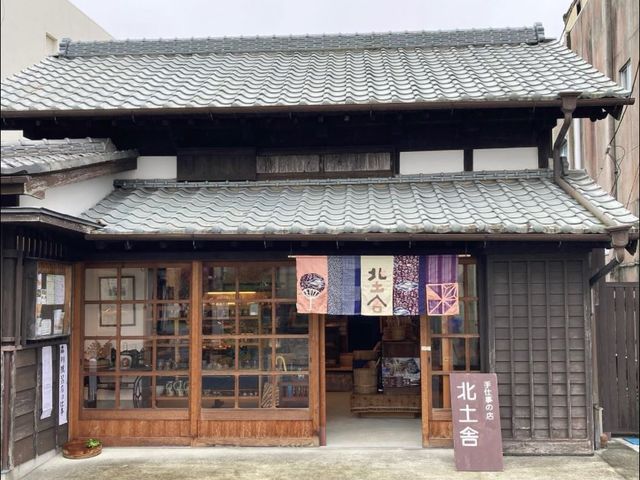 大原商店街に面した
民芸品店北土舎NARUSEは、この奥にあります_アート陽風 絵本と水彩画教室 大原教室