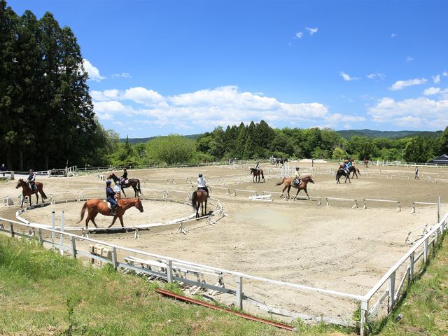 会員様は広い馬場でレッスンを受けられます。_乗馬クラブクレイン恵那