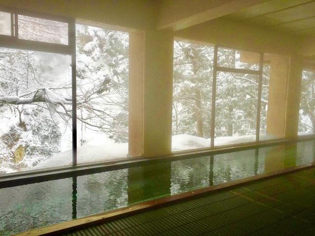 名物「オリンピック風呂」(雪景色)_中屋別館不動閣