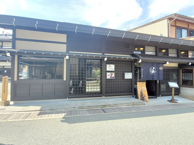 お店の外観です。_猫の月さくらやま
