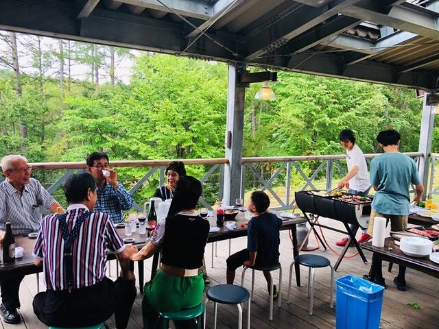 BBQガーデン
屋根付きで雨の日もBBQできる♪_アソビーバ ナガノパーク