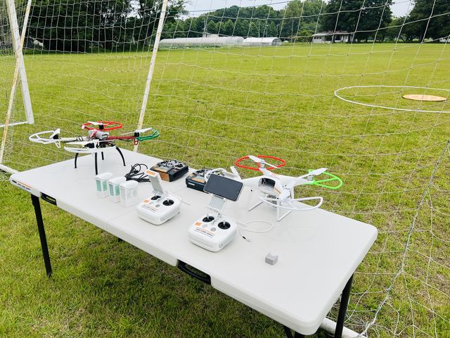 ドローン飛行体験用機材。オーバーライド用をご用意_(公認)DSI ドローン・ビジネススクール茨城