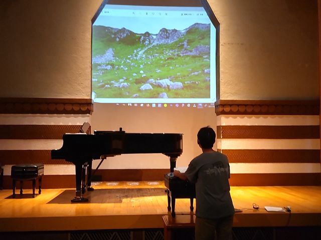 プロジェクターなども使用_榛原音楽事務所